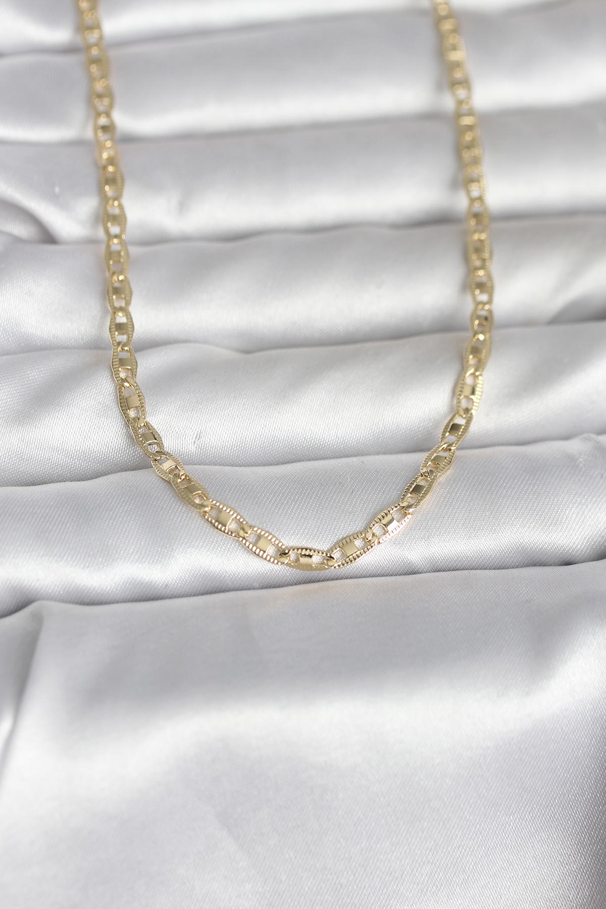 14K Gold Renk Lazer Kesim Zincirli Model 60 Kadın Kolye