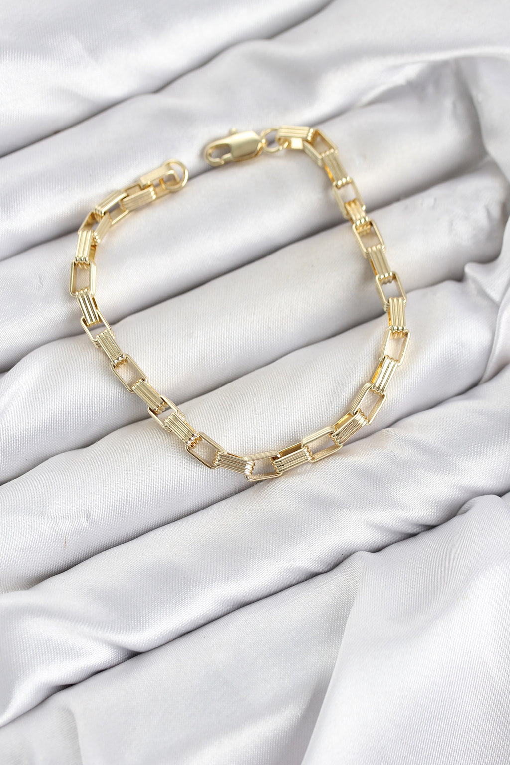 Kare Halka Model Gold Renk Pirinç Kadın Bileklik