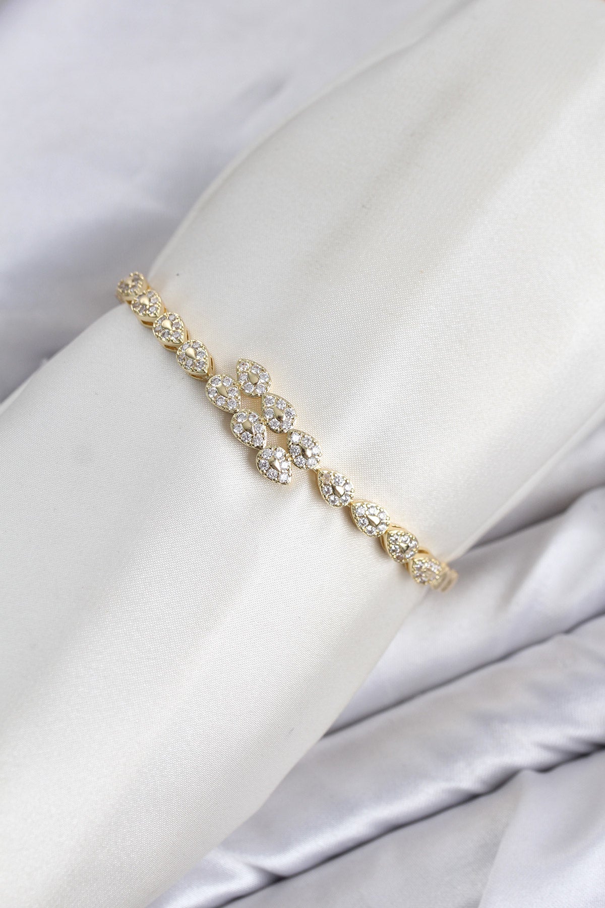 Damla Model Zirkon Taşlı VIP Seri Gold Renk Pirinç Kadın Bileklik