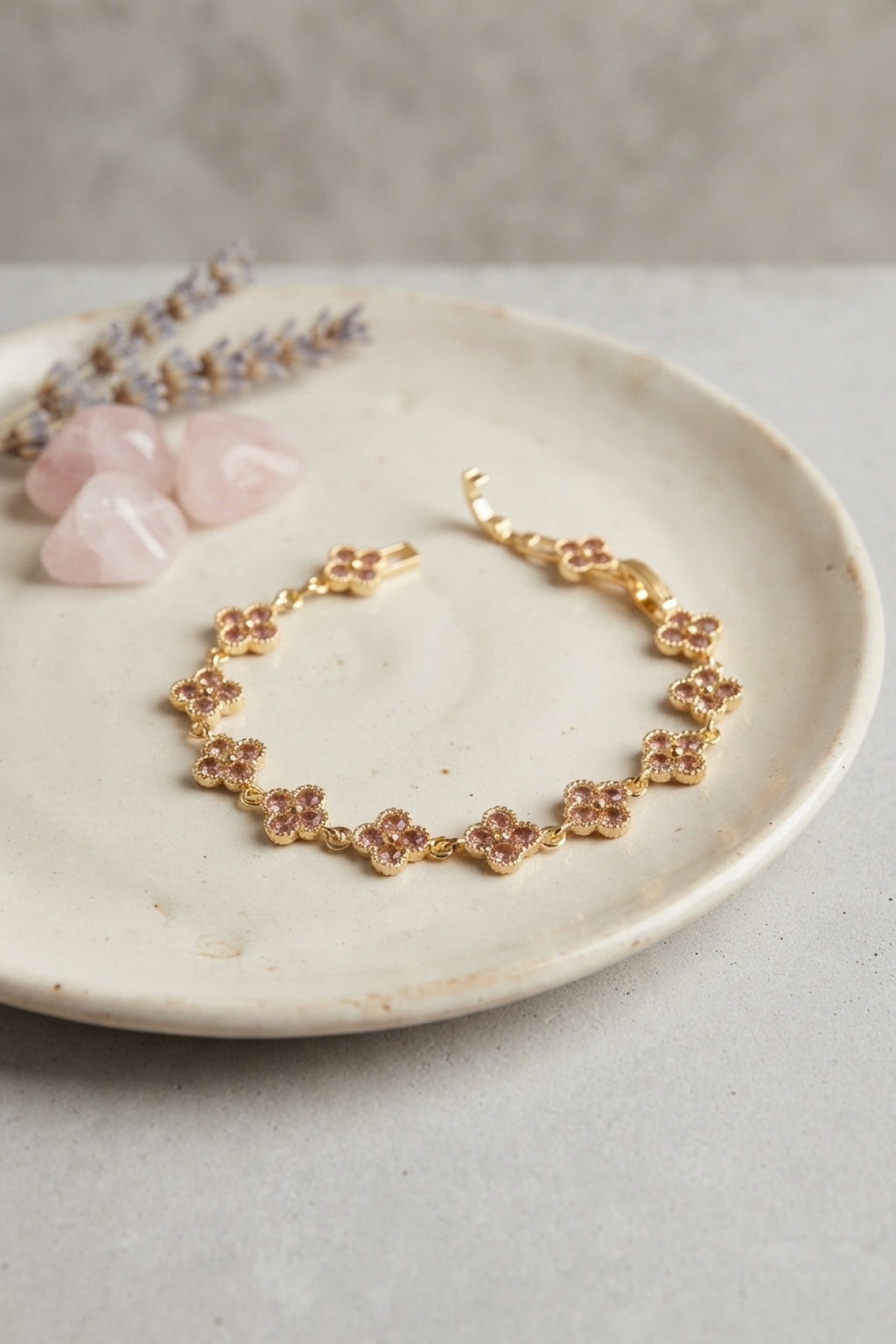 Gold Renk Pembe Zirkon Taşlı Yonca Model Kadın Bileklik